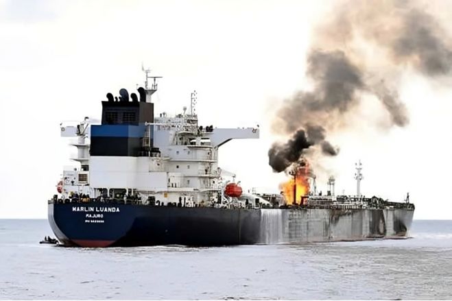 Navio-tanque Marlin Luanda com ligações ao Reino Unido atingido por um míssil no Golfo de Aden