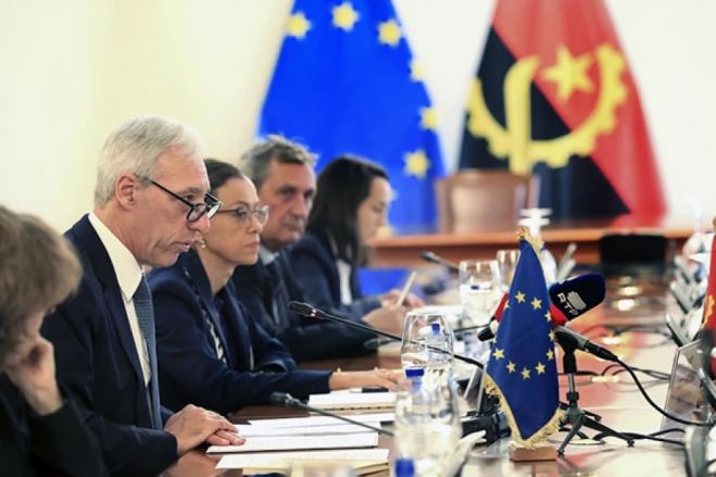 UE afirma: &quot;Angola sofre com crime econômico, atrasando desenvolvimento pós-guerra.&quot;