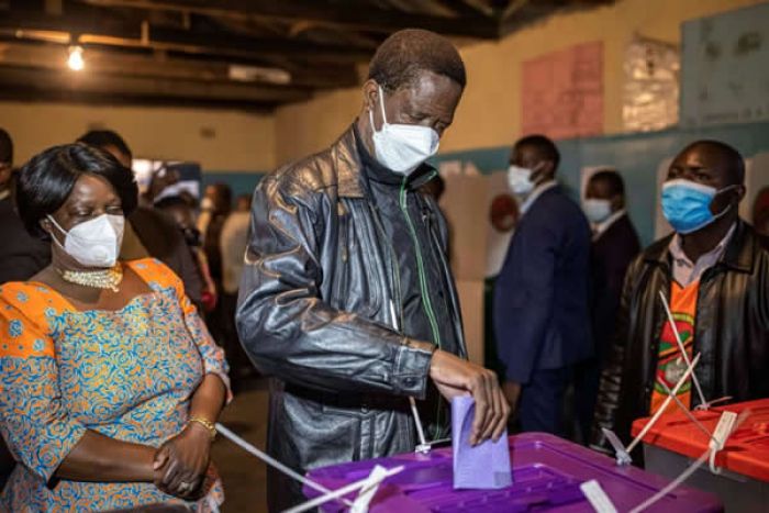 Zâmbia começa contagem de votos em eleições gerais concorridas e imprevisíveis