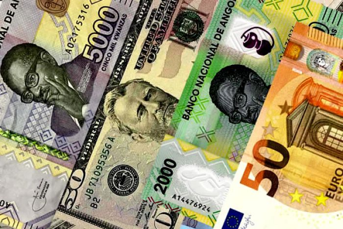Kwanza cai para 939,24 por dólar, o pior valor desde 1999