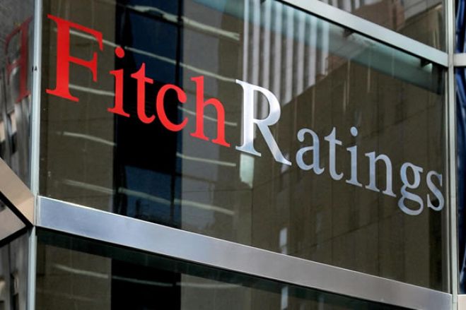 Fitch melhora perspetiva de Angola com subida do petróleo e apoio do FMI