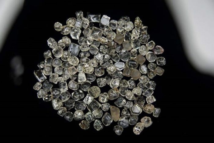 Mais de 220 pedras de diamantes apreendidas com um cidadão de 26 anos de idade
