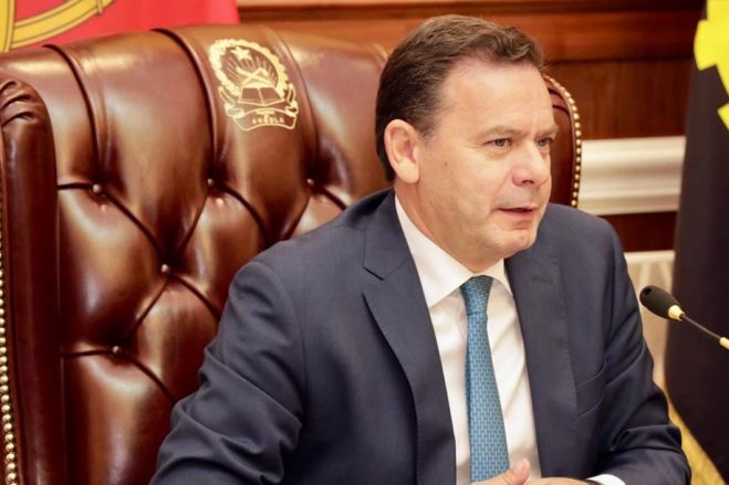 Portugueses devem continuar a ser motor de crescimento em Angola – primeiro-ministro