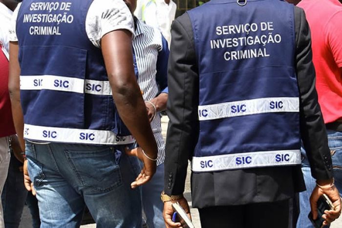 Polícia e SIC efectuam disparos no óbito  e detêm familiares da jovem morta no bairro dos Ossos