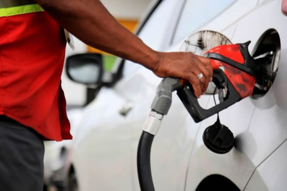 Governo prevê aumentar preços dos combustíveis e da electricidade em 2024