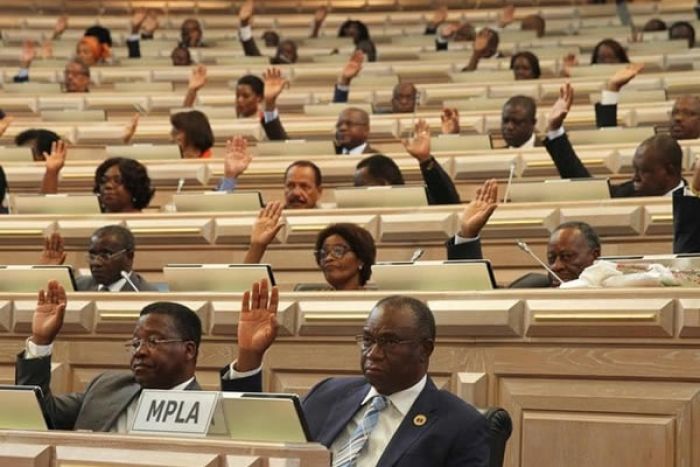 MPLA aprova sozinho tomada de posse de novo presidente da CNE