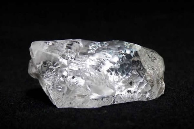 Diamante de 171 quilates descoberto recentemente vai ser leiloado em Angola, mas “sem pressa”