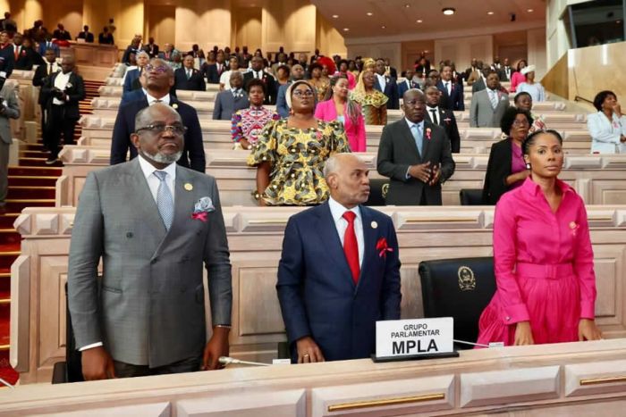 MPLA &quot;chumba&quot; proposta da UNITA sobre distribuição dos mandatos restantes dos partidos políticos
