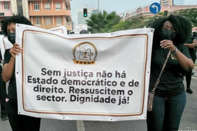 Oficiais de justiça angolanos queixam-se de intimidações no segundo dia de greve