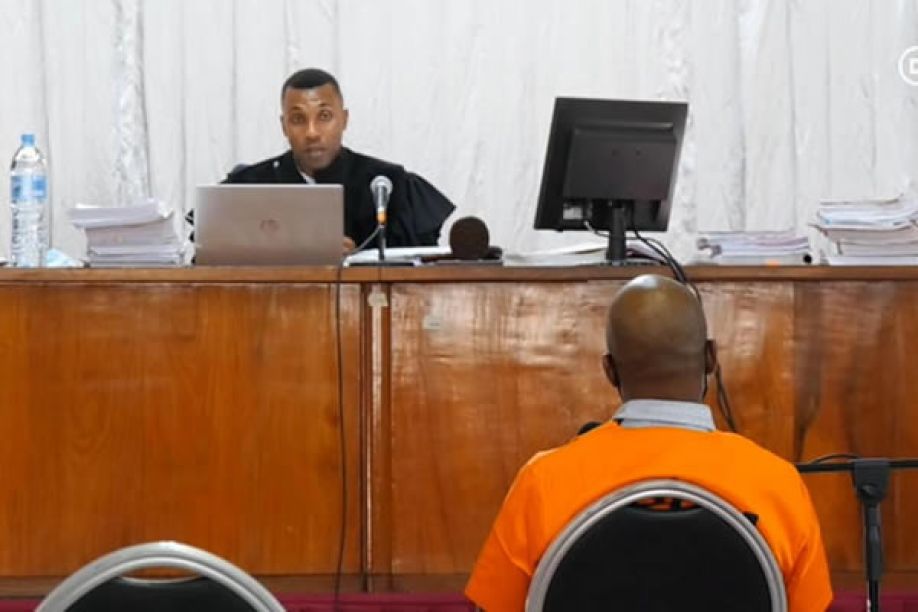 Polícia moçambicano condenado a 13 anos de prisão por incitação a golpe de Estado