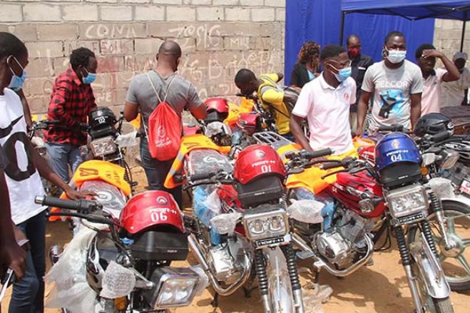 Eleições 2022: MPLA  distribui motorizadas a Jovens do Kilamba Kiaxi