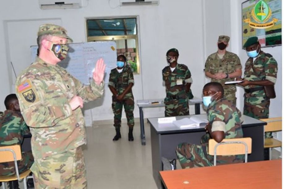EUA disponibilizam cinco milhões de dólares para curso de inglês de militares angolanos