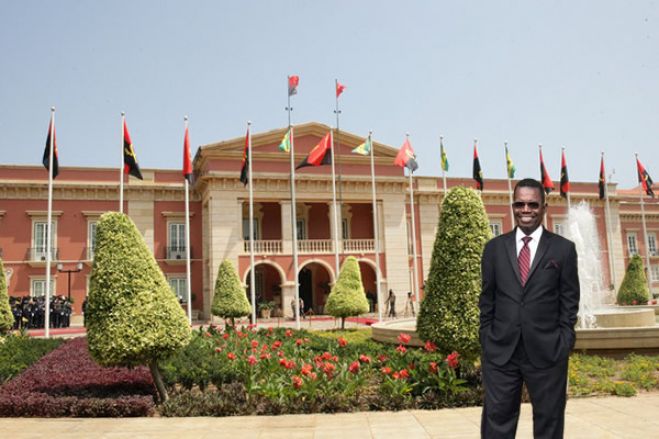 A corrupção começa na Cidade Alta em Luanda