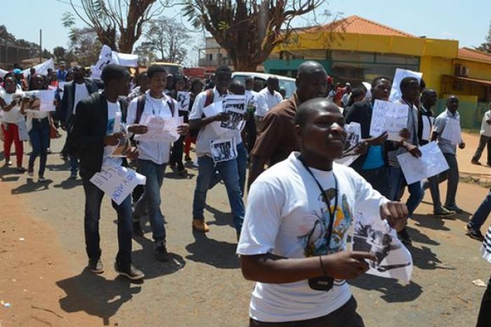 Estudantes angolanos marcham contra a subida de emolumentos e por melhor qualidade de ensino