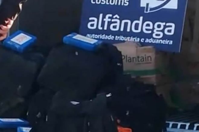 Trabalhadores do entreposto aduaneiro denunciam “despedimentos arbitrários” e forçam transferência de ato público