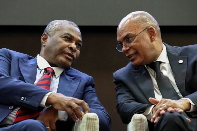 Oposição divide-se em duas plataformas e pode abrir caminho ao MPLA em 2027