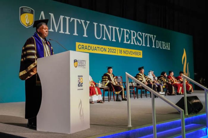 Manuel Vicente recebe título de Doutor Honoris Causa pela University do Dubai