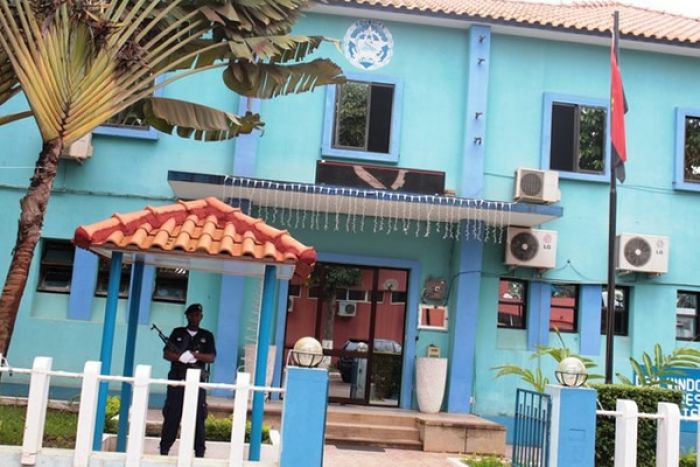 Morte de reclusos em esquadra de Luanda envolta em polémica