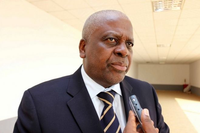 UNITA prefere &quot;esperar para acreditar&quot; na saída do poder de Eduardo dos Santos