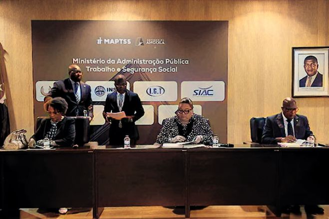 Governo angolano prepara salário comum na Administração Pública