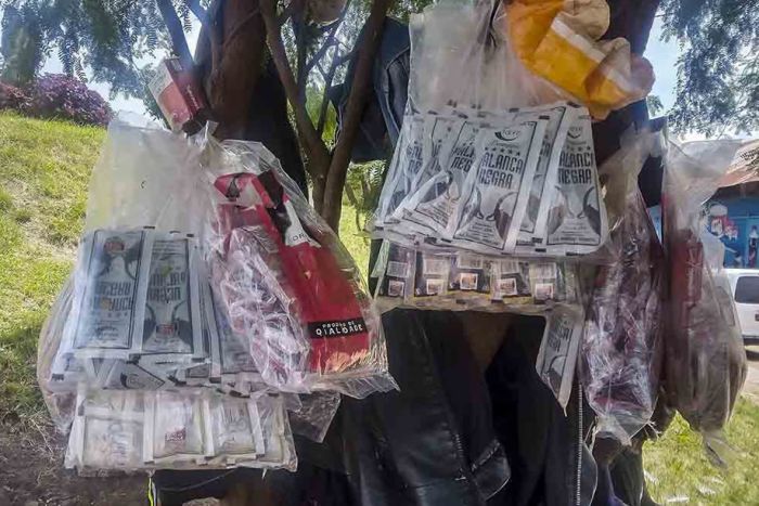 Proibição dos &quot;pacotinhos&quot; origina produção clandestina e suspensão dos trabalhadores