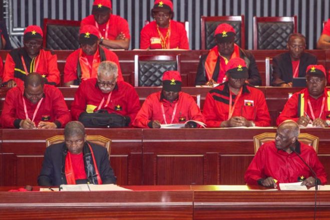 Congresso extraordinário do MPLA traz &quot;à tona&quot; tema da bicefalia rejeitado em 2018 - Analista