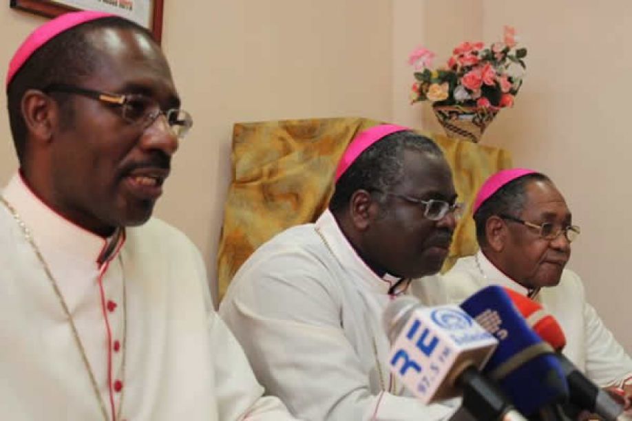 Angola precisa de &quot;despertar do sono anestesiante&quot; dos partidarismos e militâncias fanáticas - bispos católicos