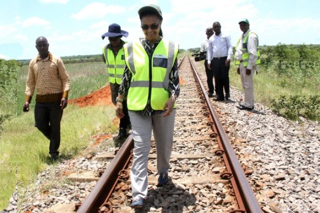 Vandalismo causa prejuízos de 14,4 milhões euros aos Caminhos de Ferro de Luanda