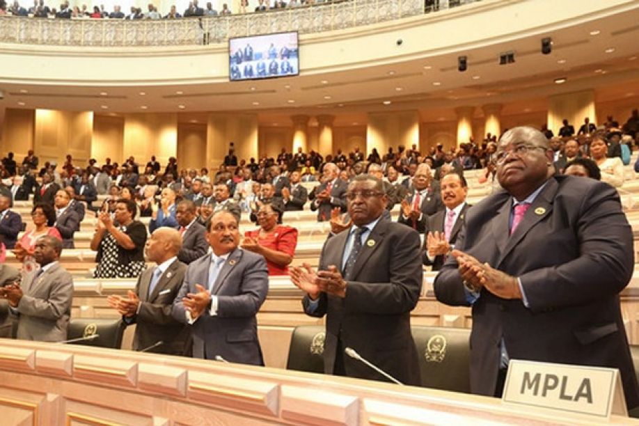 MPLA aprova sozinho a segunda deliberação da Lei de revisão constitucional