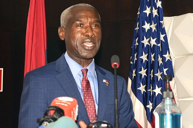 Embaixador dos EUA em Angola diz que manifestações fazem parte da democracia mas têm de ser pacíficas