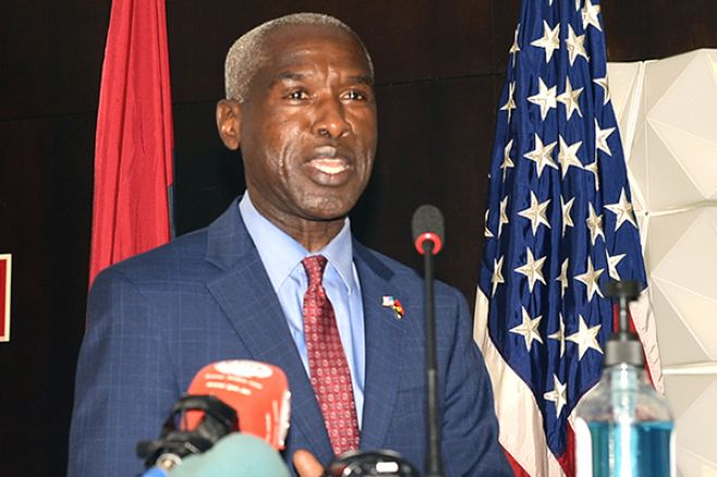 Embaixador dos EUA em Angola diz que manifestações fazem parte da democracia mas têm de ser pacíficas
