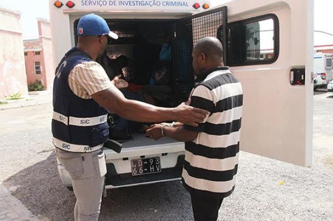 SIC detém cidadão de 58 anos na posse de mais de 21 mil pedras de diamantes