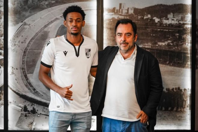 Vitória de Guimarães contrata internacional angolano Nelson da Luz