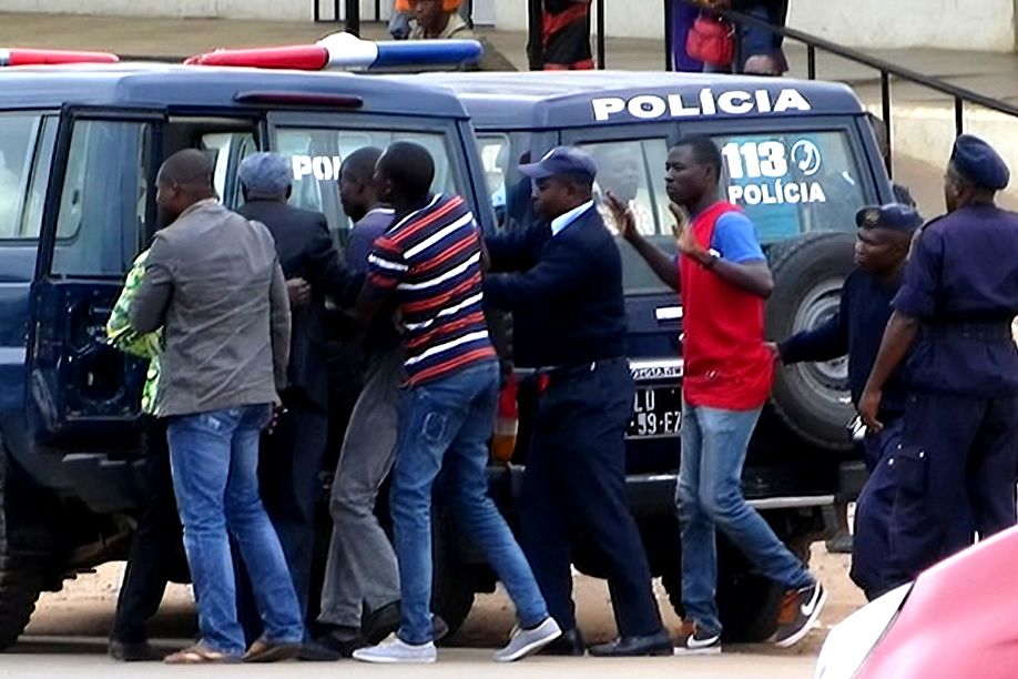 Ativistas e advogados detidos na véspera de protesto contra o MPLA