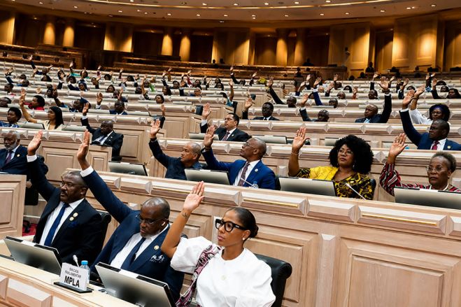 Parlamento aprova nova composição da CNE com votos contra da UNITA