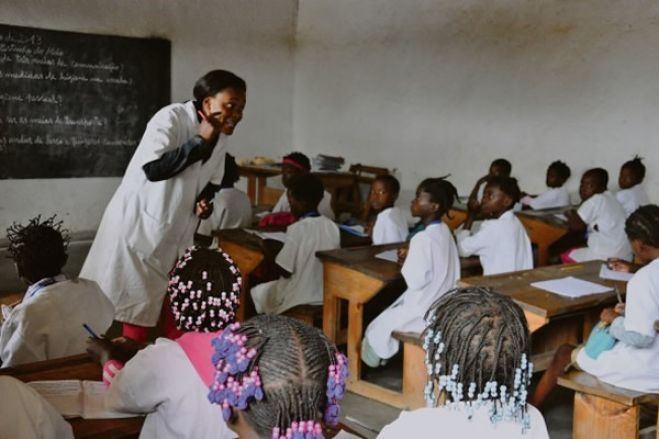Angola tem de gastar 80% mais com educação para cumprir metas de capital humano