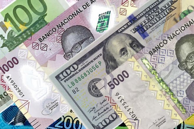 Preço do dólar e Euro nas ruas de Luanda estável há dois meses