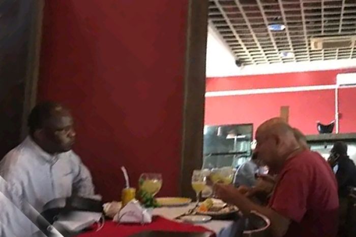 Rui Galhardo e José Katchiungo &quot;apanhados&quot; em restaurante no Nova Vida