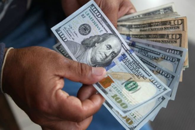 Preço do dólar e do euro nas ruas Luanda em queda