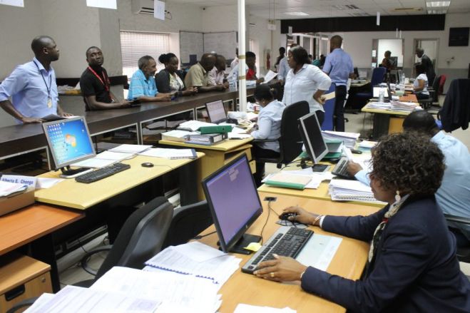 Acrescida uma hora e meia ao período diário de trabalho na Função Pública por conta da quadra festiva