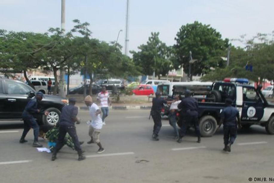 Eleições: Polícia impede manifestação e prende três pessoas após darem entrevistas