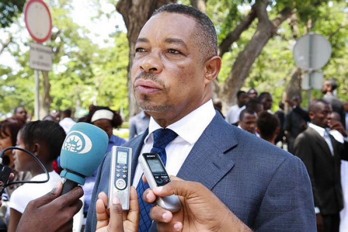 Polícia que matou a tiro vendedora ambulante em Luanda já está detido - ministro