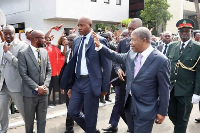 Comitiva de João Lourenço vaiada no Lobito com insultos, impropérios e gestos de desaprovação