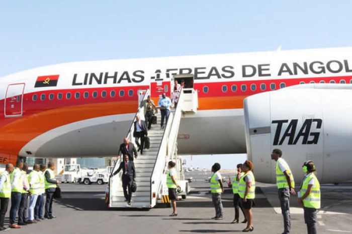 Covid-19: Angola deteta quatro casos positivos em voo de repatriamento da África do Sul