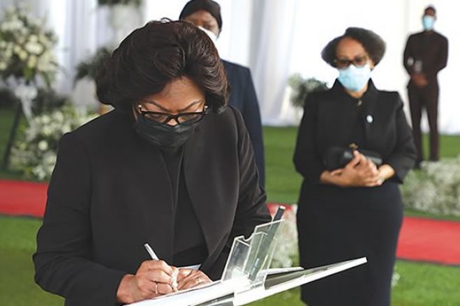 Ana Dias Lourenço homenageia JES no último dia de Luto Nacional