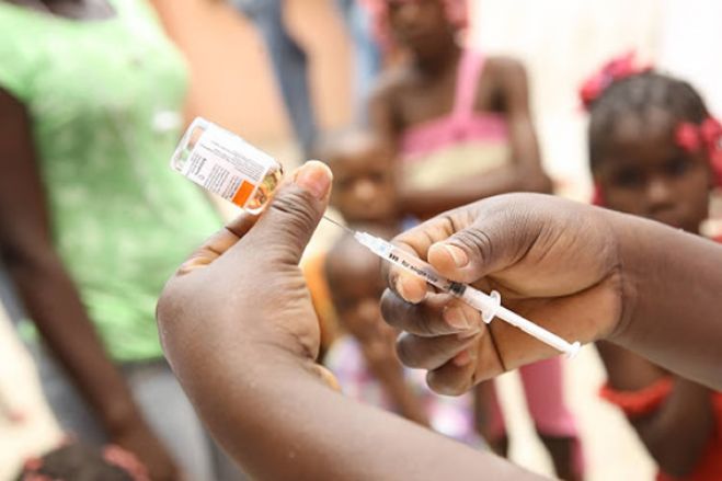 Famílias angolanas temem que campanha contra poliomielite seja teste para vacina da covid-19
