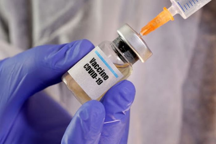 Estudo sugere que vacina de Oxford contra coronavírus é segura e eficaz