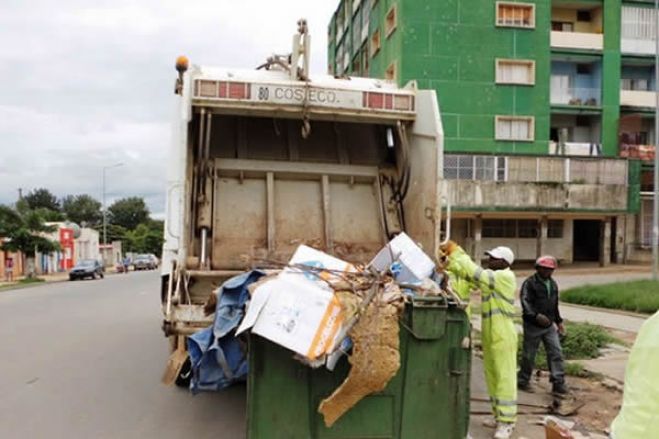 Empresas de limpeza começam hoje a recolher o lixo em Luanda