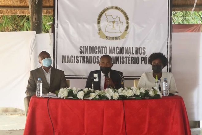 Oficiais de justiça angolanos pedem investigação da PGR a atos da tutela