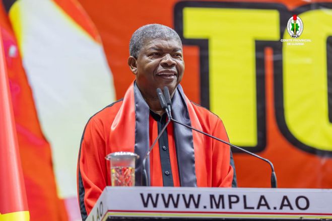 João Lourenço critica &quot;jogos de influência&quot; no MPLA